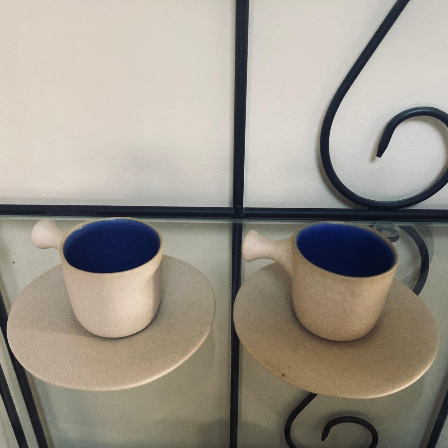 Tasse et coupelle en céramique Epalladio – glaçage bleu cobalt, fait main, artisanat grec