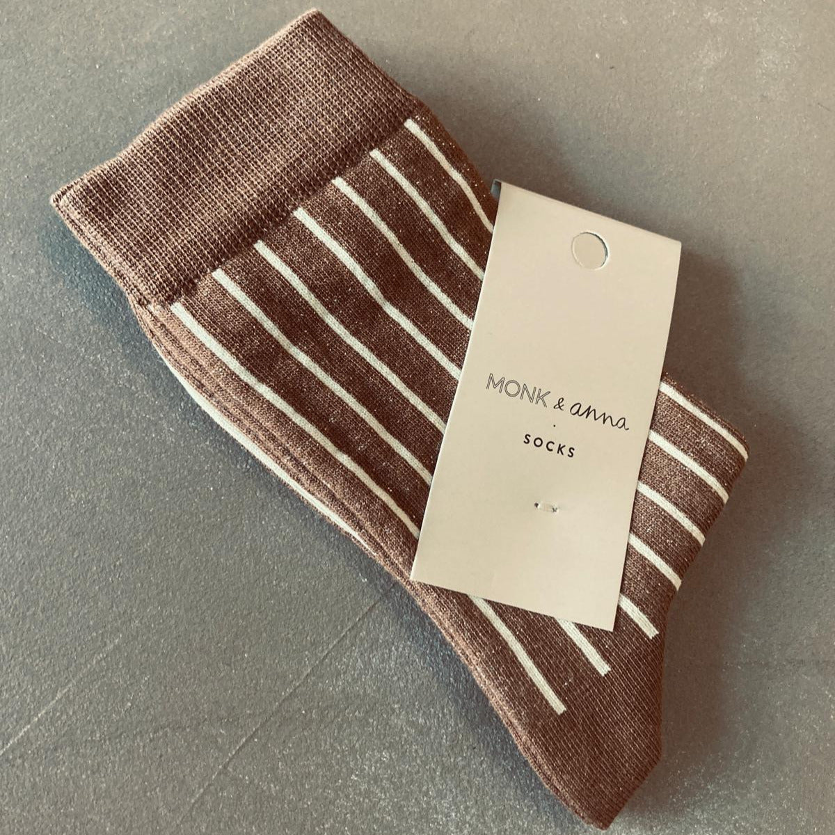 Chaussettes lignées brun orangé avec paillettes – taille unique Monk & Anna chez Salon D’hiver