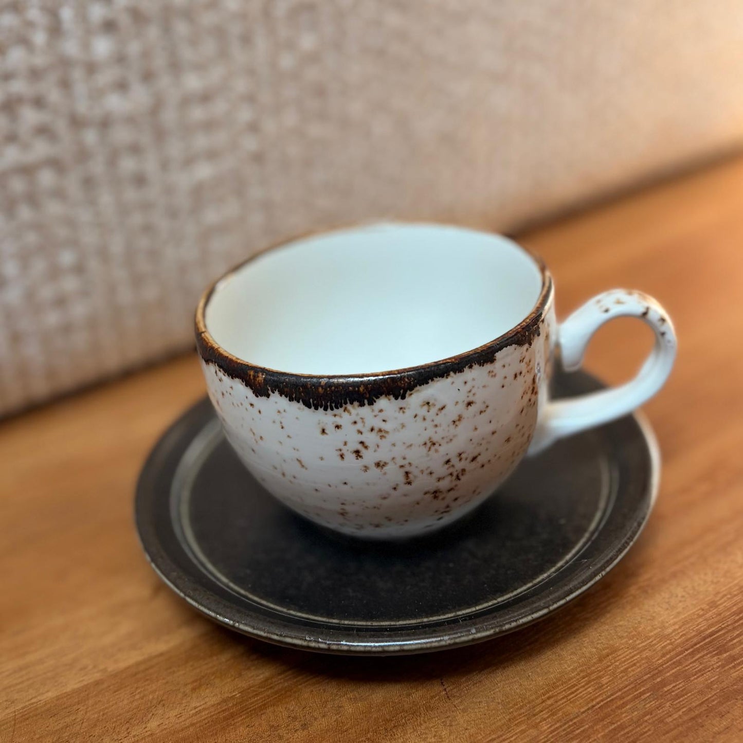 Les tasses à café dépareillées