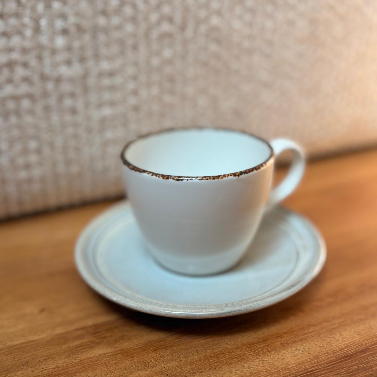 Les tasses à café dépareillées