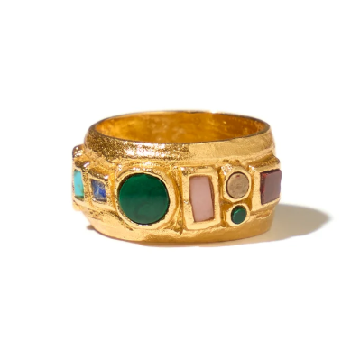 Bague de perles et pierres précieuses