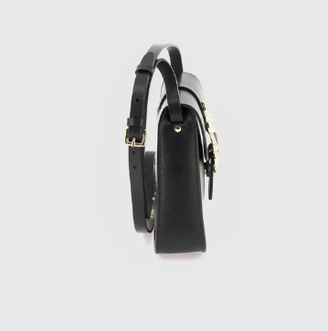 Sac en cuir. boucle serpent