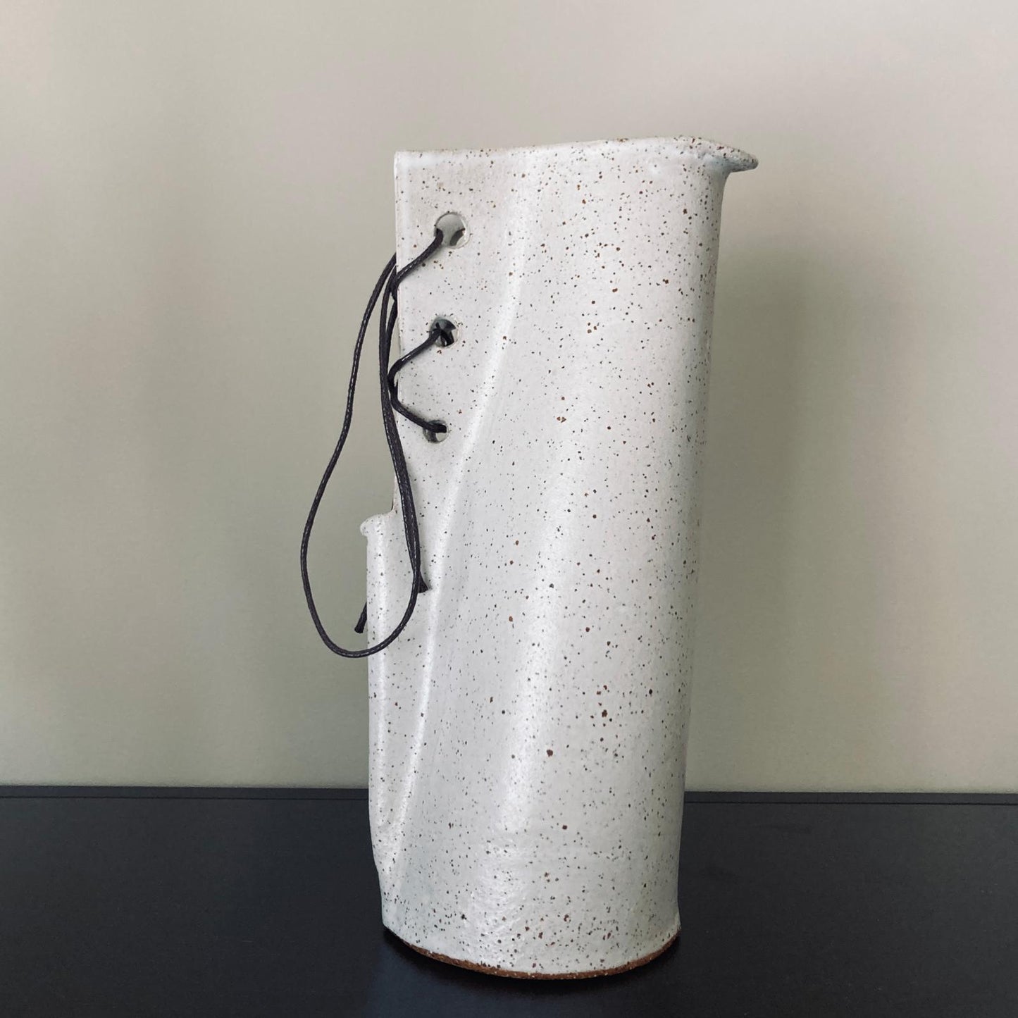 Vases fendus en céramique