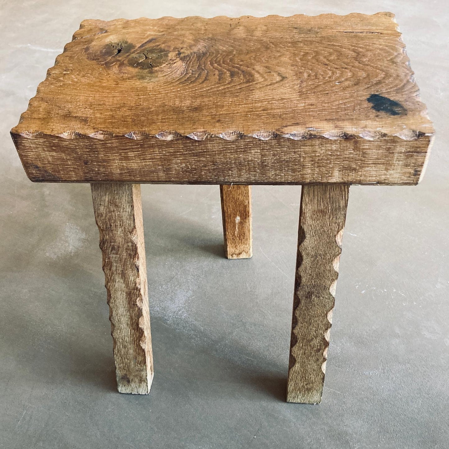 Tabouret trépied