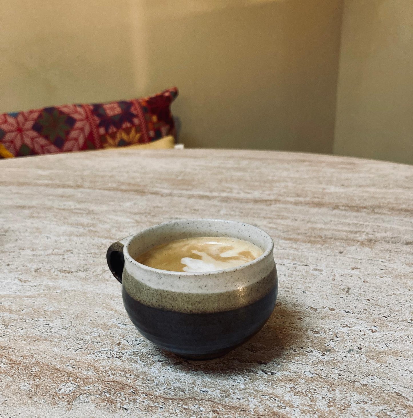 Tasse et coupelle tricolore en grès