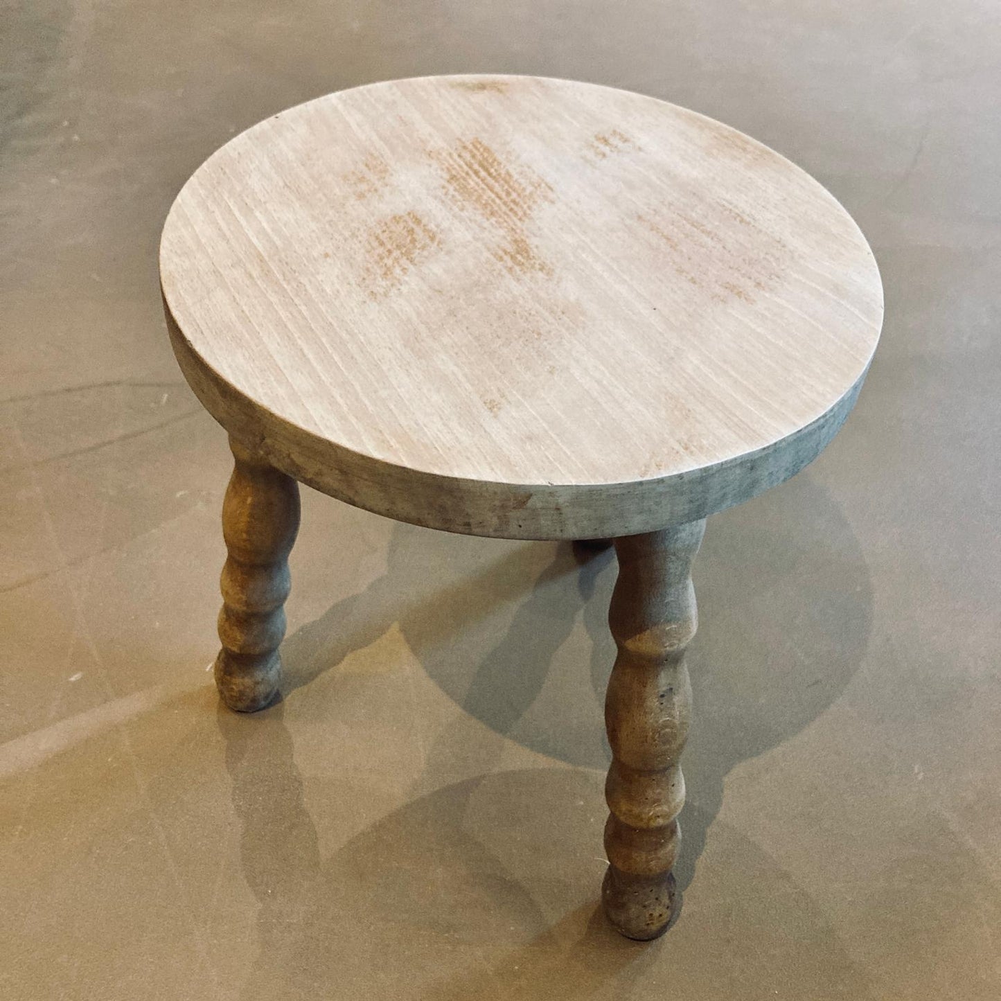 Tabouret trépied rond