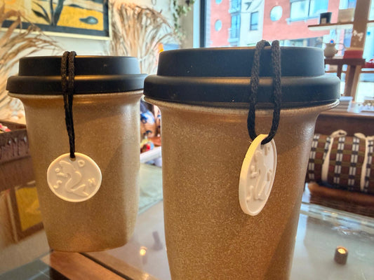 Mugs en grès avec couvercle