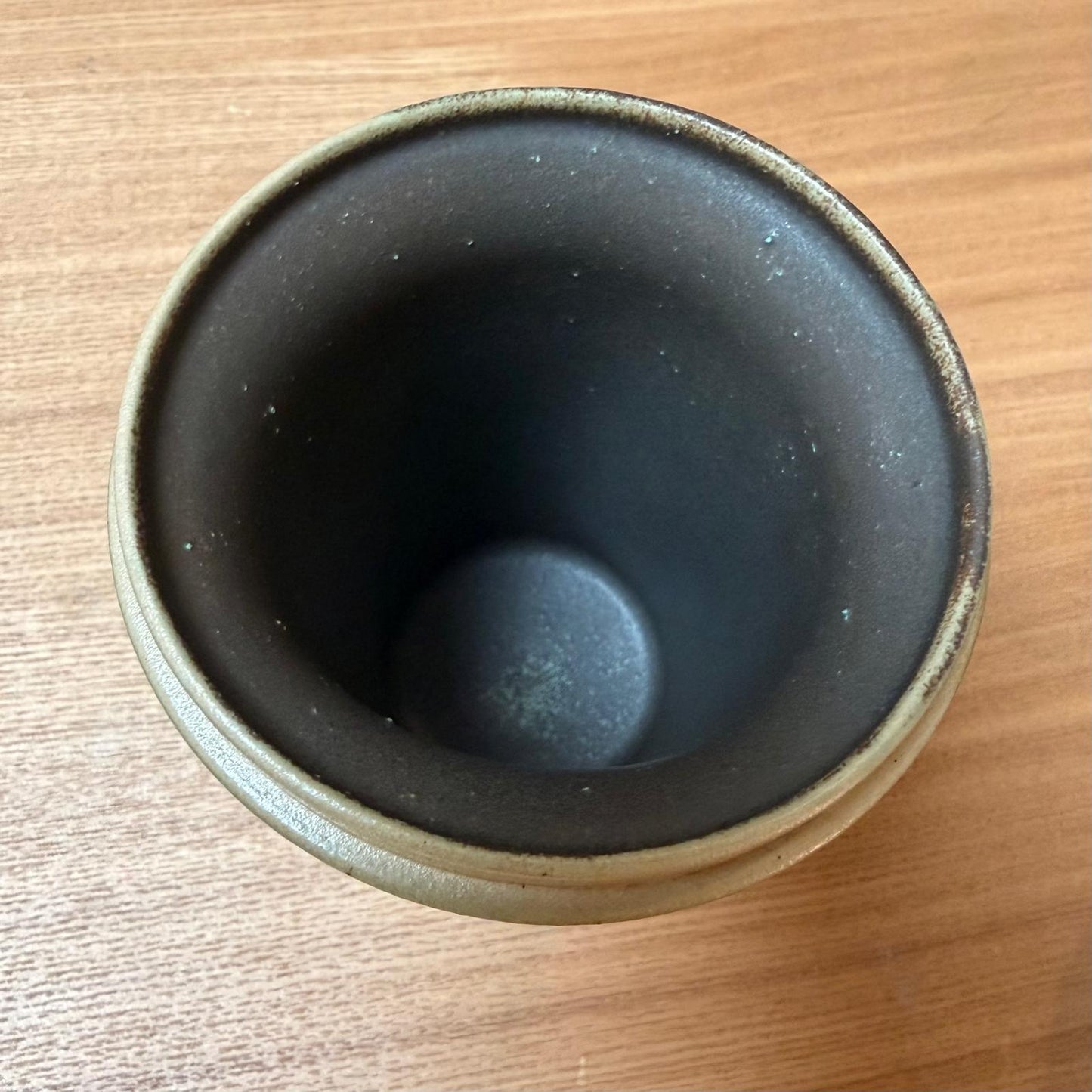 Mugs en grès avec couvercle