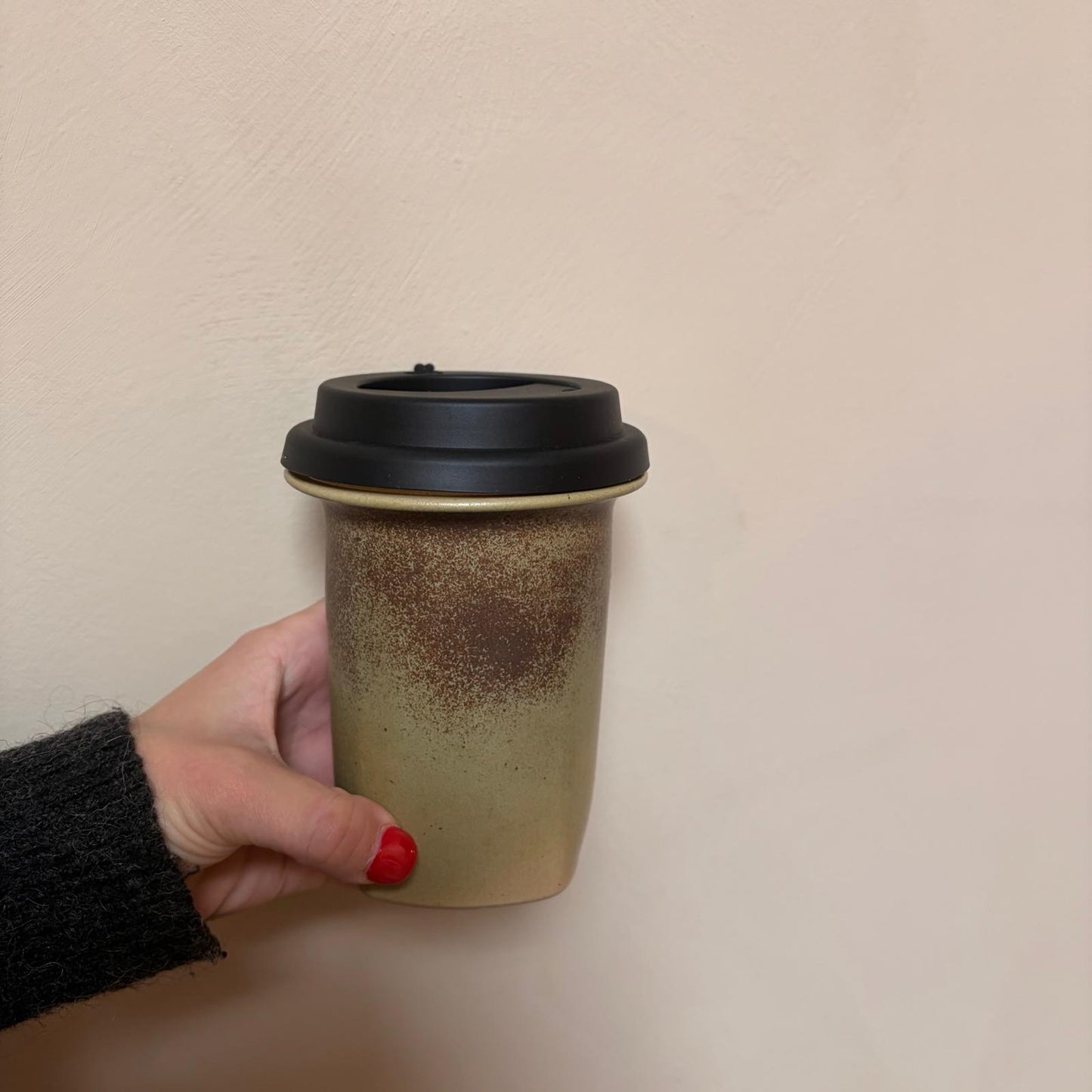 Mugs en grès avec couvercle