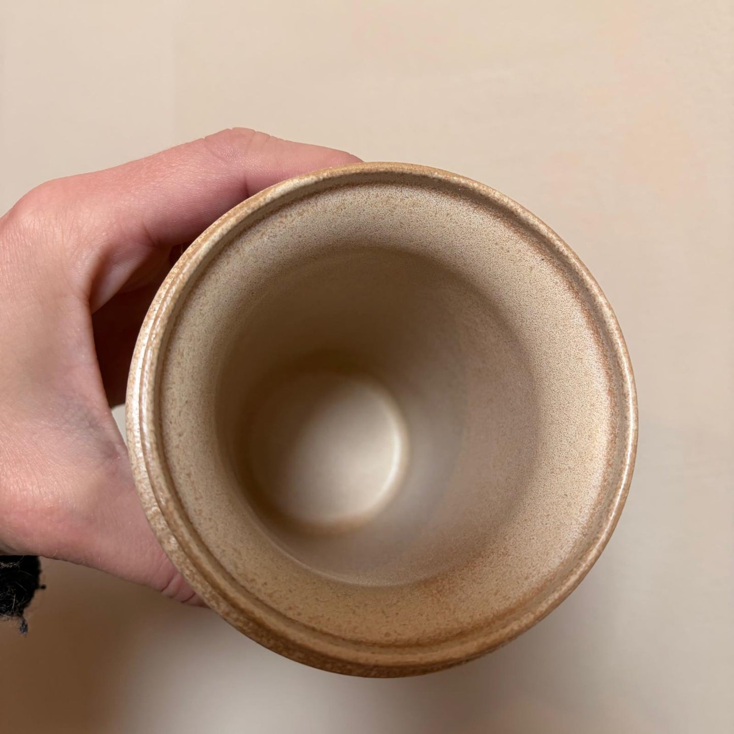 Mugs en grès avec couvercle