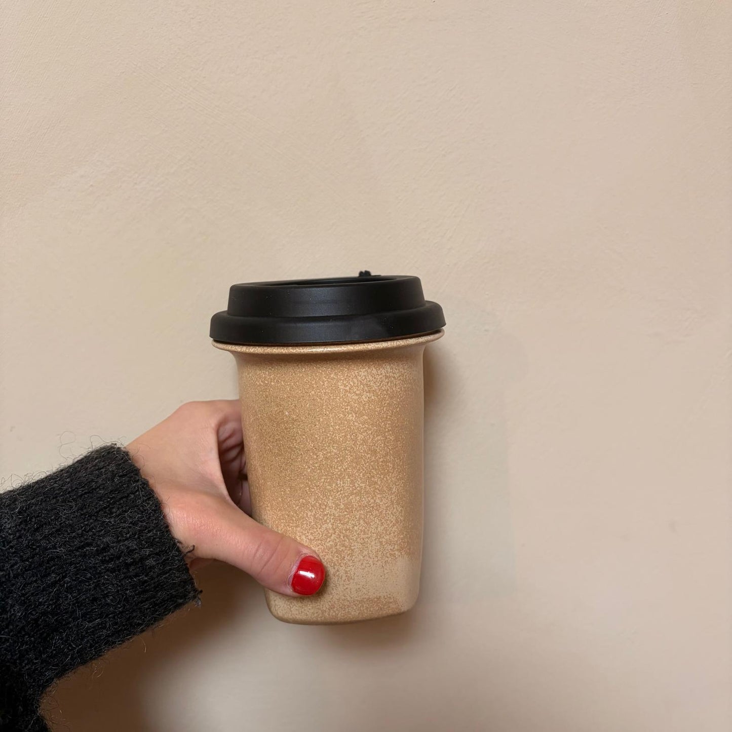 Mugs en grès avec couvercle