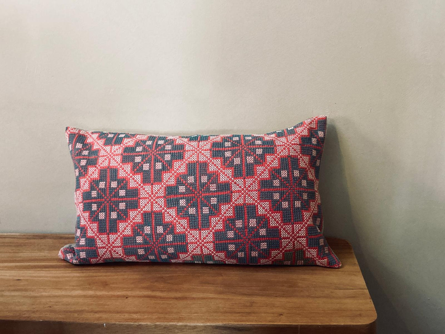 Coussin brodé 30x50