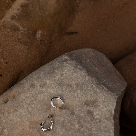 Boucles d’oreilles en argent 2 cm – design épuré Monk & Anna chez Salon D’hiver