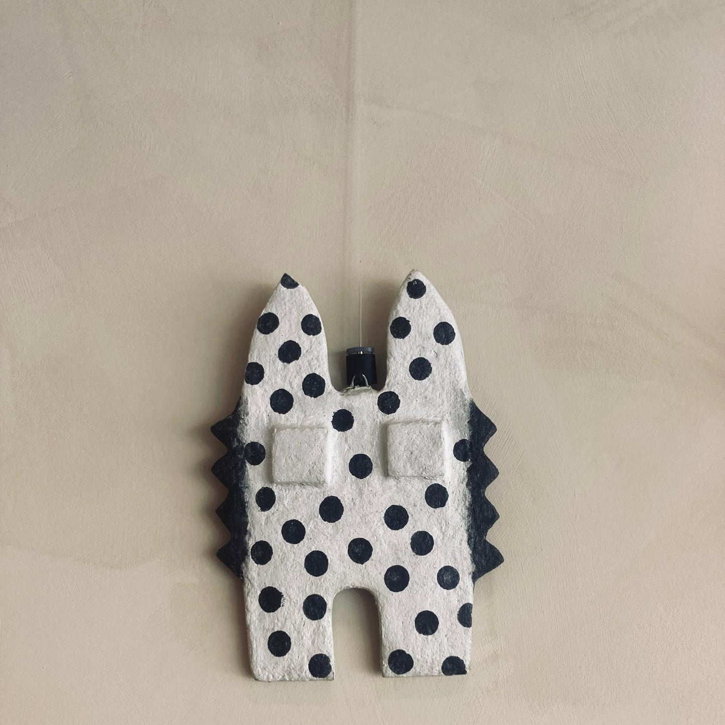 Masque artisanal en papier mâché écologique fabriqué à la main au Eswatini par Studio Matongé