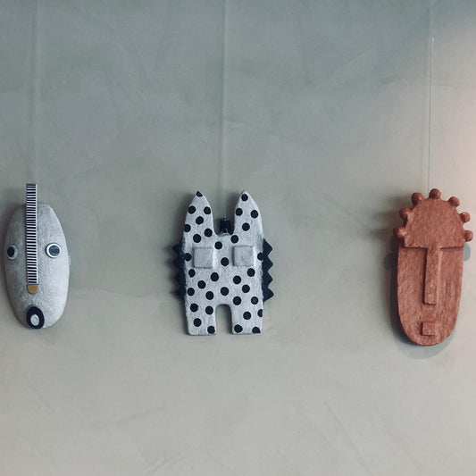 Masque artisanal en papier mâché écologique fabriqué à la main au Eswatini par Studio Matongé