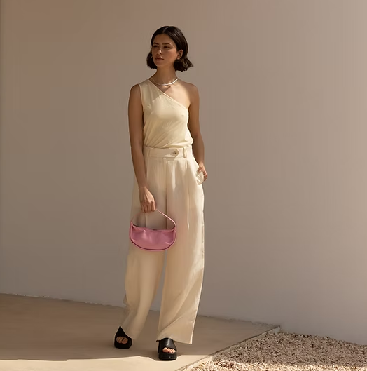 Petit sac à main en cuir vegan recyclé couleur rose bonbon – Monk & Anna chez Salon D’hiver